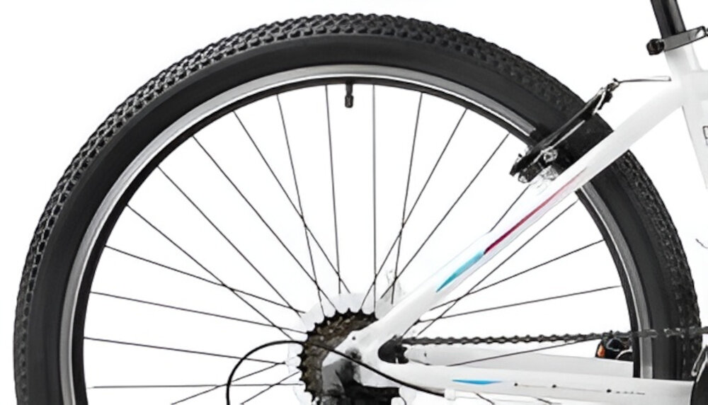 Rower górski MTB ROMET Jolene 7.0 JB D19 27.5 cali damski Biały zbliżenie na oponę rozmiar koła 27,5 cali łatwe pokonywanie przeszkód duży kontakt koła z podłożem szerokie opony dobra przyczepność dwukomorowe aluminiowe obręcze zachowanie regularnego kształtu kół stabilne trzymanie opony marki DEESTONE bezpieczna i komfortowa jazda regularne sprawdzanie ciśnienia powietrza wartość na bocznej części opony