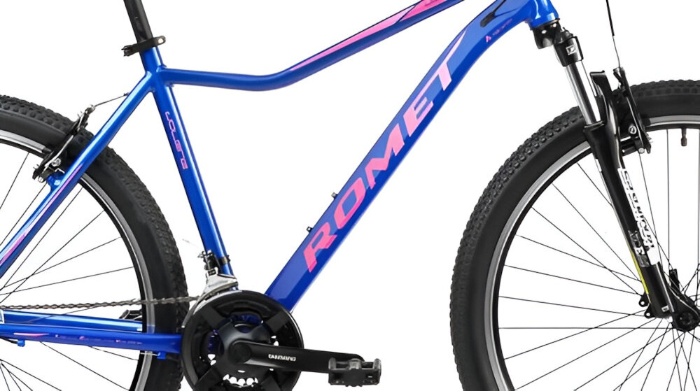Rower górski MTB ROMET Jolene 7.0 D17 27.5 cali damski Niebiesko-różowy zbliżenie na ramę w tle trawy 17-calowa aluminiowa ramę rower zwinny lekki łatwo go podnieść odporność na korozję wybór rozmiaru ramy Twój wzrost mierzony w zrelaksowanej pozycji typ roweru dla osób o wzroście od 165 do 175 cm