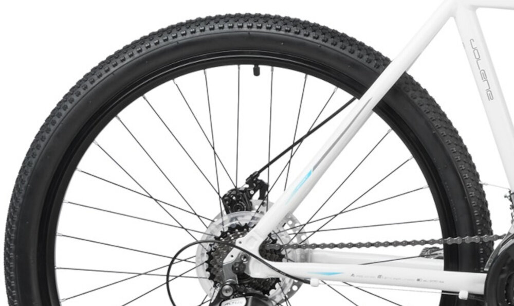 Rower górski MTB ROMET Jolene 7.1 D19 27.5 cala damski Biały zbliżenie na oponę rozmiar koła 27,5 cali łatwe pokonywanie przeszkód duży kontakt koła z podłożem szerokie opony dobra przyczepność dwukomorowe aluminiowe obręcze zachowanie regularnego kształtu kół stabilne trzymanie opony bezpieczna i komfortowa jazda regularne sprawdzanie ciśnienia powietrza wartość na bocznej części opony
