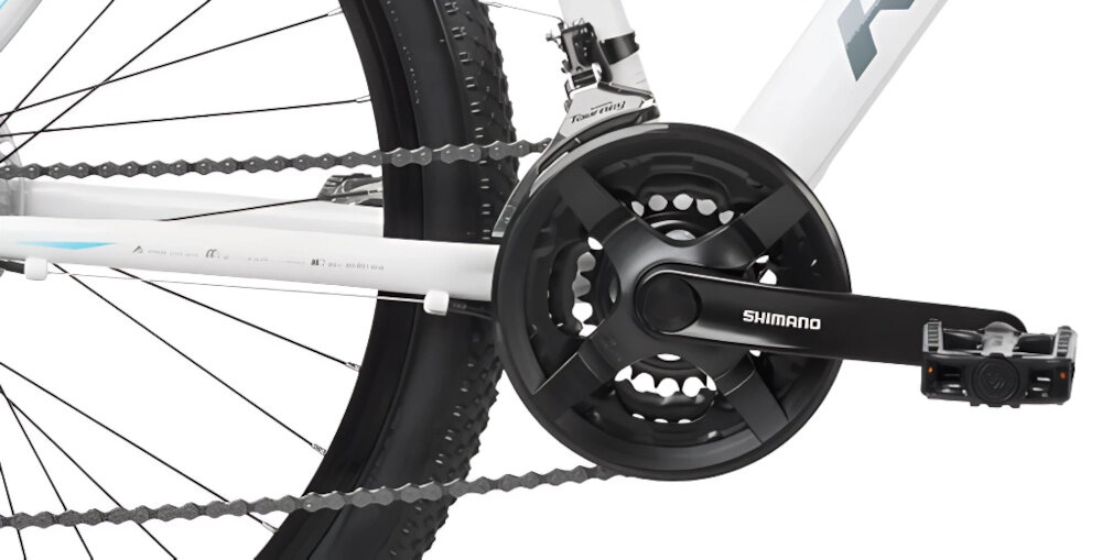 Rower górski MTB ROMET Jolene 7.1 D19 27.5 cala damski Biały zbliżenie na korbę kasetę i łańcuch lekka wydajna konstrukcja korby korba SHIMANO Tourney typu TY301 24/34/42 x 170 mm kaseta SHIMANO typu MF-TZ500 14-28T, 7 biegów solidność wytrzyma bardzo duży nacisk na pedały