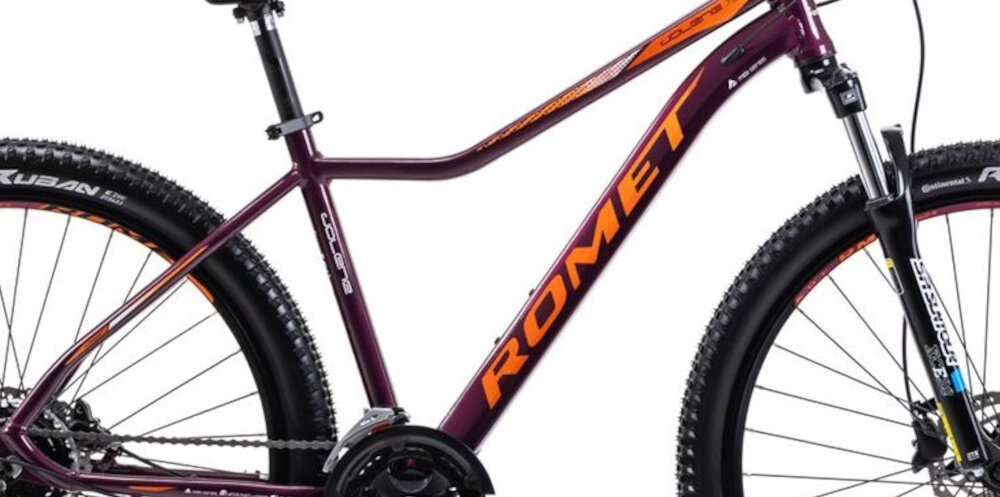 Rower górski MTB ROMET Jolene 7.2 JB D19 27.5 cala damski Purpurowo-pomarańczowy zbliżenie na ramę w tle trawy 19-calowa aluminiowa ramę rower zwinny lekki łatwo go podnieść odporność na korozję wybór rozmiaru ramy Twój wzrost mierzony w zrelaksowanej pozycji typ roweru dla osób o wzroście od 170 do 178 cm