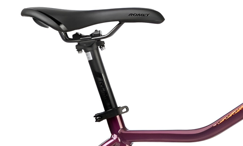 Rower górski MTB ROMET Jolene 7.2 D17 27.5 cala damski Purpurowy siodełko na białym tle siodełko ROMET aluminiowa sztyca ROMET o średnicy 27,2 mm i długości 300 mm można dopasować wysokość siodła do wzrostu użytkownika i stylu jazdy lekka konstrukcja sztycy wspiera manewrowanie rowerem ergonomiczne ułożenie siodełka minimalizuje zmęczenie
