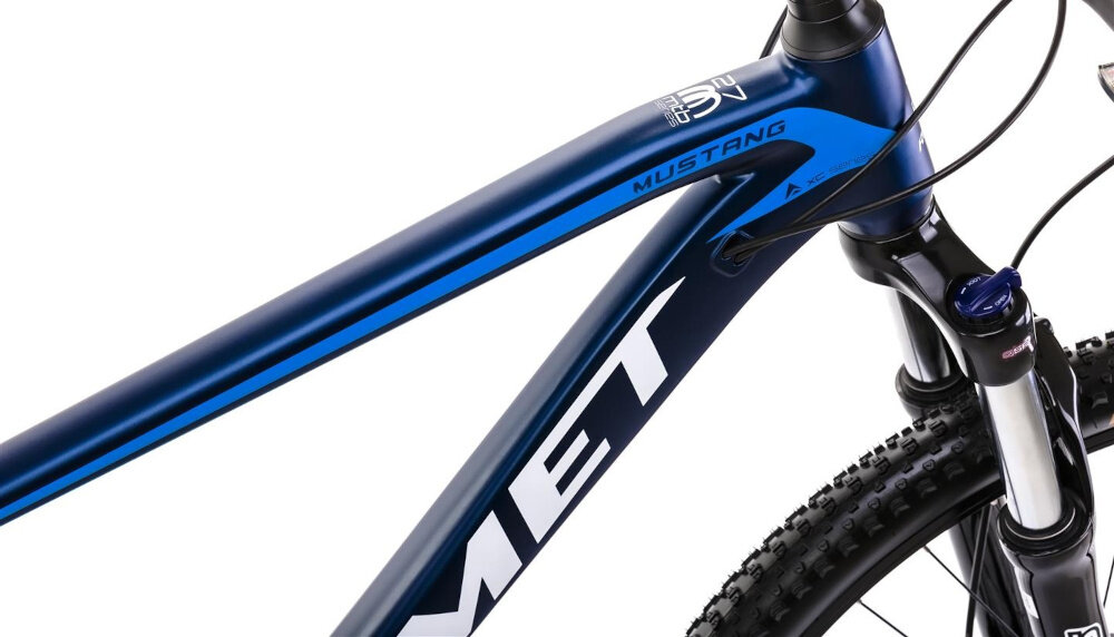 Rower górski MTB ROMET Mustang M7.1 U21 27.5 cala Ciemnoniebieski zbliżenie na ramę 21-calowa aluminiowa ramę rower zwinny lekki łatwo go podnieść odporność na korozję wybór rozmiaru ramy Twój wzrost mierzony w zrelaksowanej pozycji typ roweru dla osób o wzroście od 178 do 188 cm
