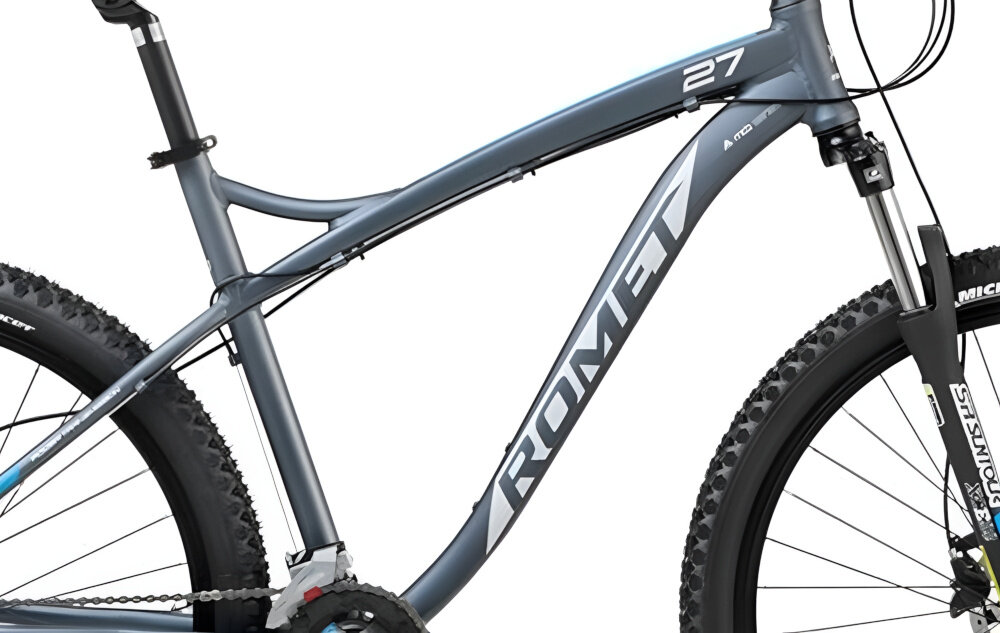Rower górski MTB ROMET Rambler Fit U18 27.5 cala Czarno-srebrno-niebieski zbliżenie na ramę 18-calowa aluminiowa ramę rower zwinny lekki łatwo go podnieść odporność na korozję wybór rozmiaru ramy Twój wzrost mierzony w zrelaksowanej pozycji typ roweru dla osób o wzroście od 171 do 176 cm