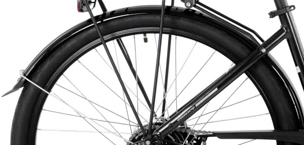 Rower elektryczny PROECO Wave AN 1.0 M19 28 cali Grafitowy zbliżenie na tylne koło widoczny błotnik solidne błotniki osłona łańcucha ochrona przed błotem wodą i zabrudzeniami ułatwiają też utrzymanie roweru w czystości podnosi komfort codziennych dojazdów i rekreacyjnych wycieczek