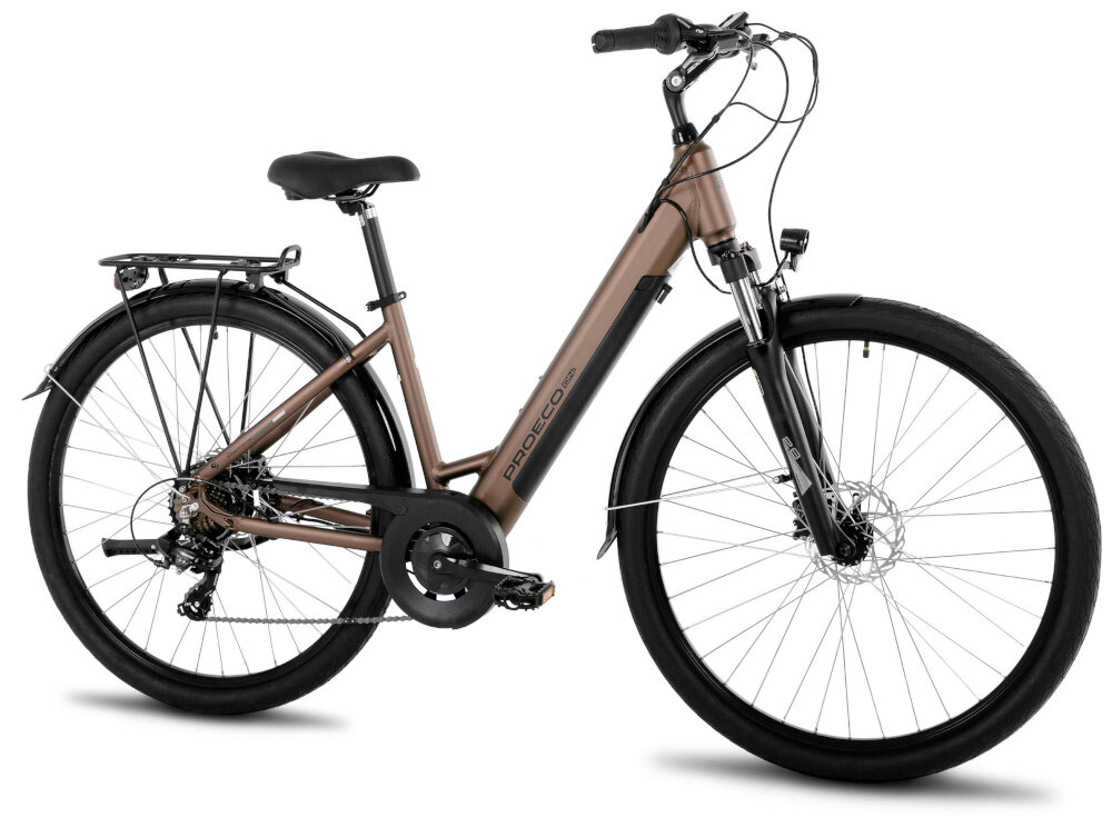 Rower elektryczny PROECO Wave AN 1.0 M17 28 cali Brązowy rower na Brązowym tle widoczny od przodu pod skosem męski rower elektryczny środek codziennego transportu do weekendowych przejażdżek wymaga również pracy mięśni nóg elektryczny układ napędowy wspomaga rowerzystę