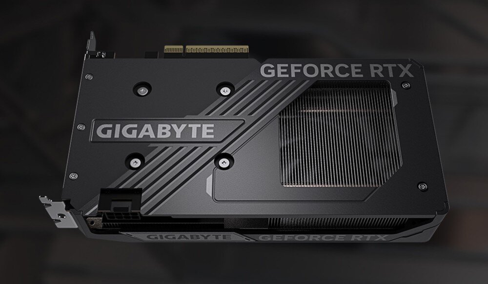 Karta graficzna GIGABYTE GeForce RTX 5060 Windforce 8GB tył karty graficznej z metalowym backplate, widoczne logo producenta i napis 'GeForce RTX'