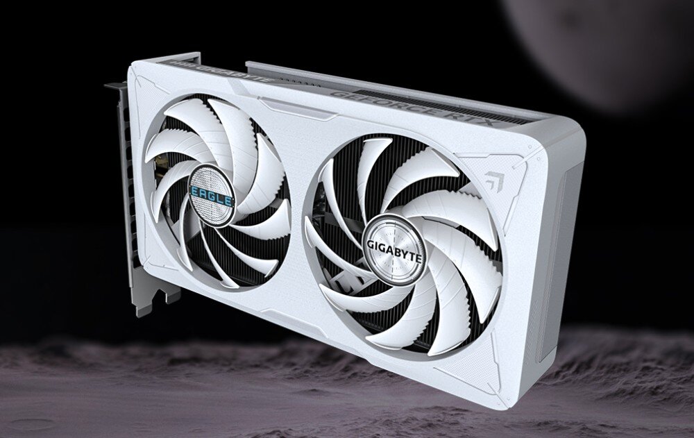 Karta graficzna GIGABYTE GeForce RTX 5060 Eagle Ice OC 8GB Widok na krawędź karty graficznej, ukazujący złącze zasilania, masywny radiator pod obudową oraz białe napisy 'GIGABYTE' i 'GEFORCE RTX', system chłodzenia, rozwiązania, radiatory
