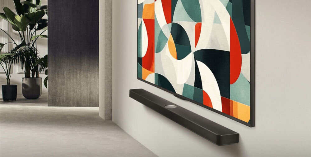 Telewizor LG 55QNED80A6A smukła konstrukcja elegancki wygląd, telewizor wraz z soubarem zawieszony na ścianie