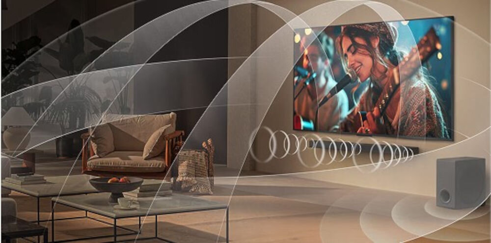 Telewizor LG 55QNED80A6A WOW Orchestra współpraca z soundbarem, telewizor zawieszony na ścianie z którego wydobywa się dźwięk