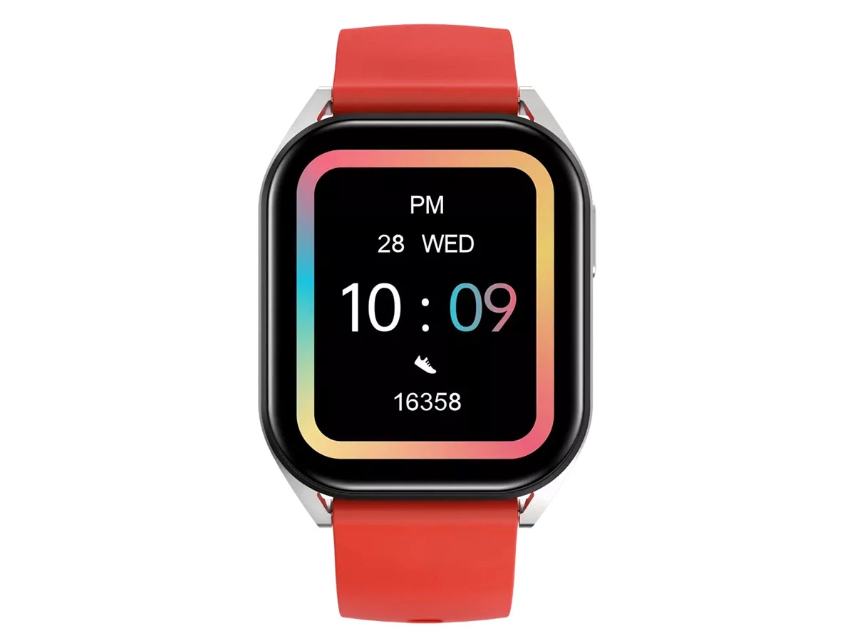 Smartwatch z prostokątnym wyświetlaczem, na którym widoczna jest godzina 10:09, dzień tygodnia \'WED\' oraz liczba 16358. Urządzenie ma srebrną kopertę i czerwony pasek.