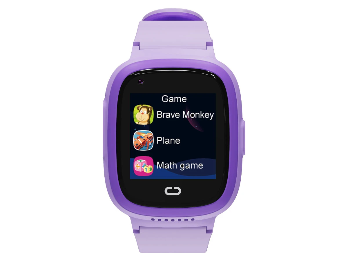 Fioletowy smartwatch z wyświetlaczem pokazującym trzy aplikacje: Brave Monkey, Plane i Math game. Na dole ekranu widoczne jest logo producenta w formie białego symbolu.