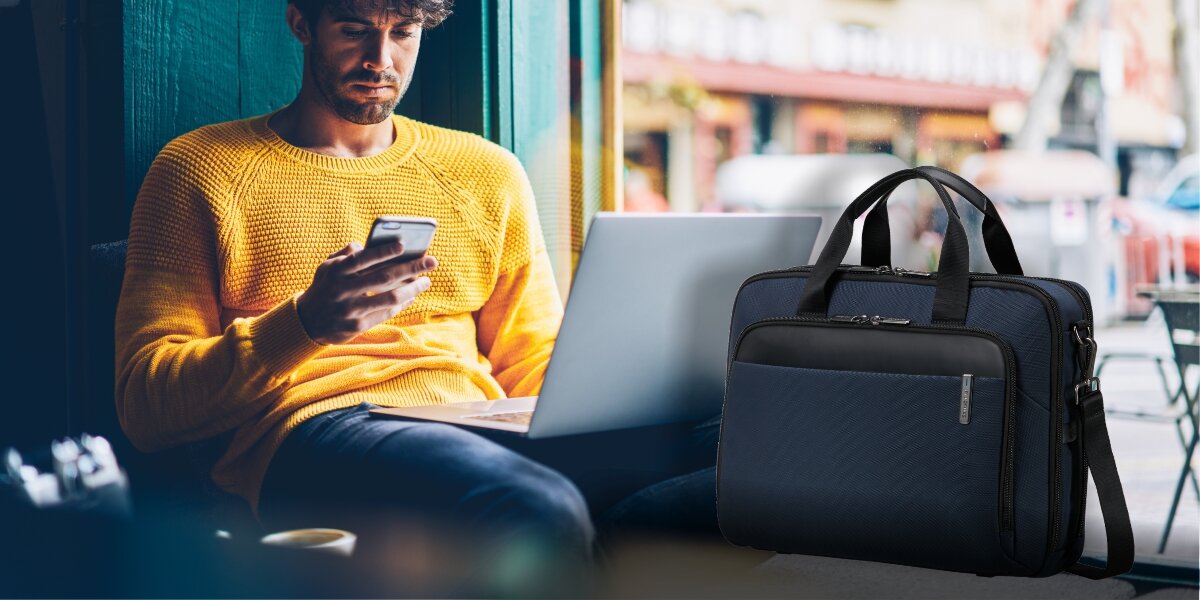 SAMSONITE Bailhandle Evosight - torba obok mężczyzny z laptopem