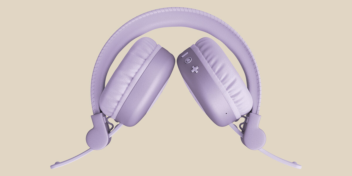 Słuchawki nauszne FRESH N REBEL Code Core Składana i solidna konstrukcja, złożone słuchawki na jasnym tle