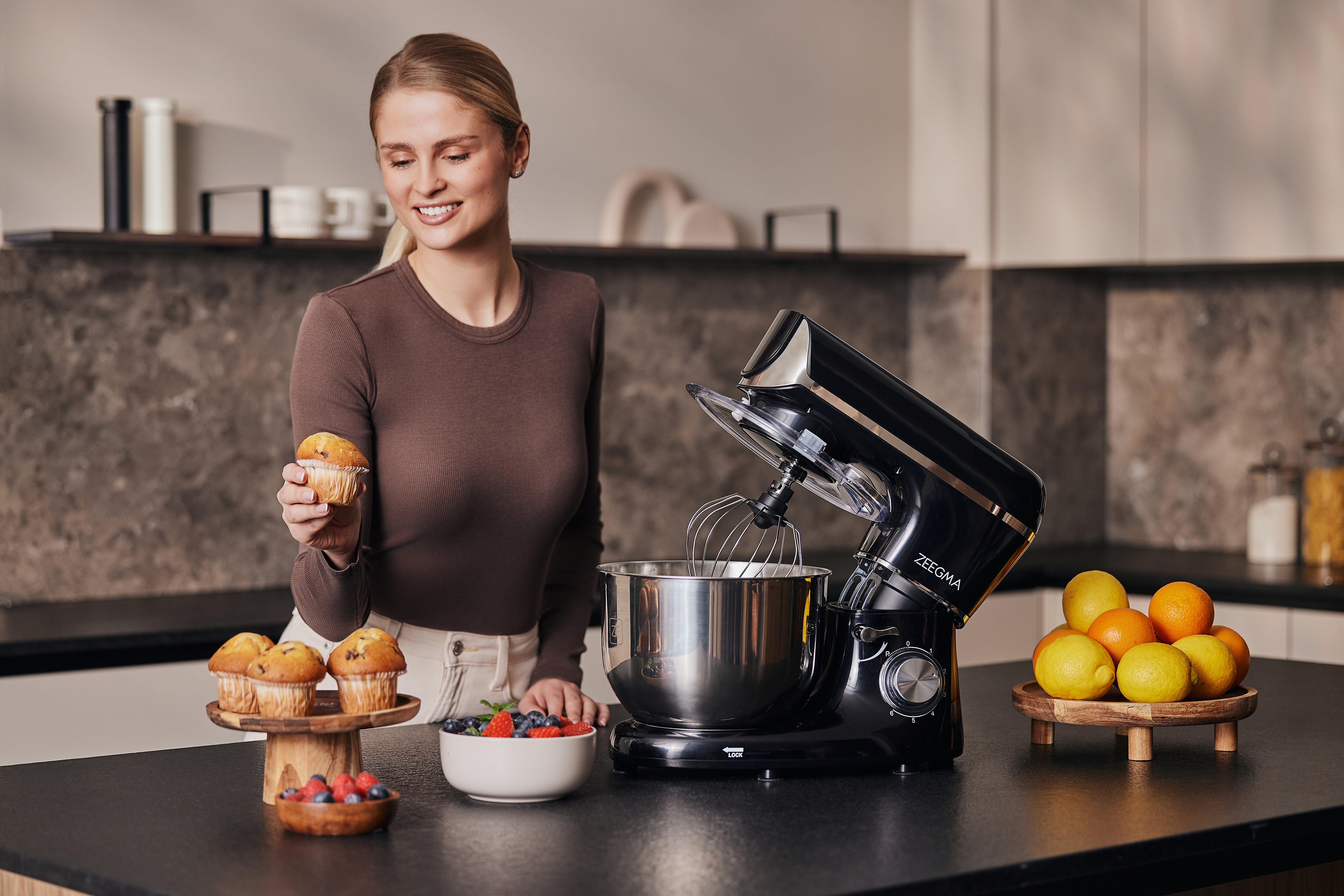 Robot kuchenny planetarny ZEEGMA Planeet Multi 1900W Czarny elegancki design, tworzywo sztuczne, do każdego wnętrza