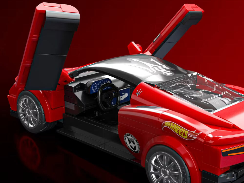 Klocki plastikowe BRICK SHOP Hot Wheels Speed Series Maserati MC20 JFR90 zbliżenie na układ sterowania wymienne elementy