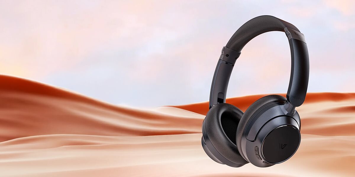 WEOFLY Tour - słuchawki na jasnym tle