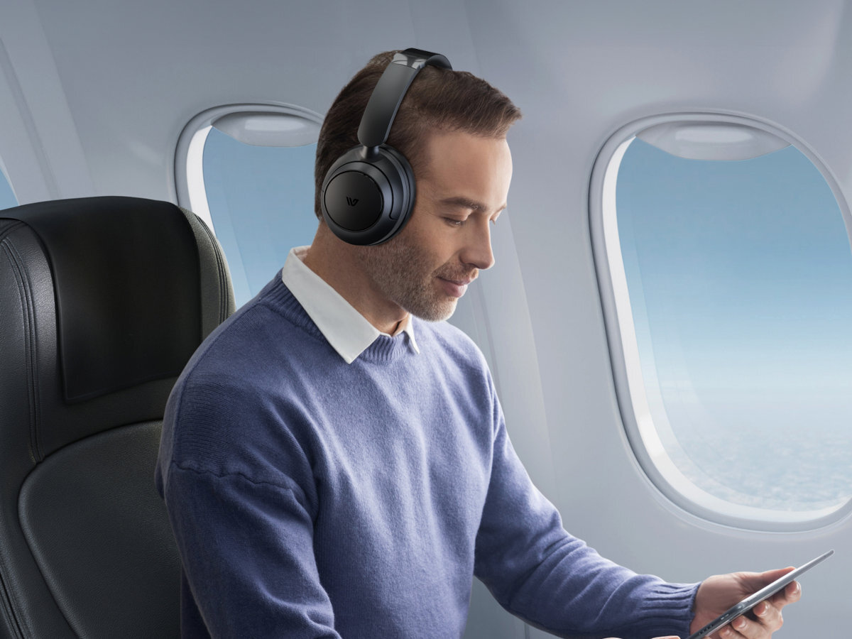 WEOFLY Tour Miękkie nauszniki i lekka konstrukcja (229 g) etui ochronne - słuchawki używane przez faceta w samolocie