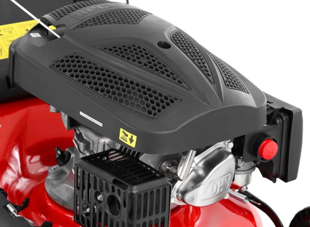 Kosiarka spalinowa HECHT 546SCW zbliżenie na silnik silnik marki HECHT technologia czterosuwowa konstrukcja górnozaworowa OHV pojemność 144 cm3 praca z prędkością do 3000 obr/min maksymalny moment obrotowy do 7,8 Nm moc 2,5 kW