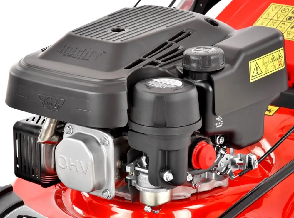 Kosiarka spalinowa HECHT 546 zbliżenie na silnik widok z boku włącznik kabłąkowy bezpieczeństwo obsługi wymaga utrzymania nacisku podczas pracy pełną kontrolę nad urządzeniem bardziej komfortowe i bezpieczne