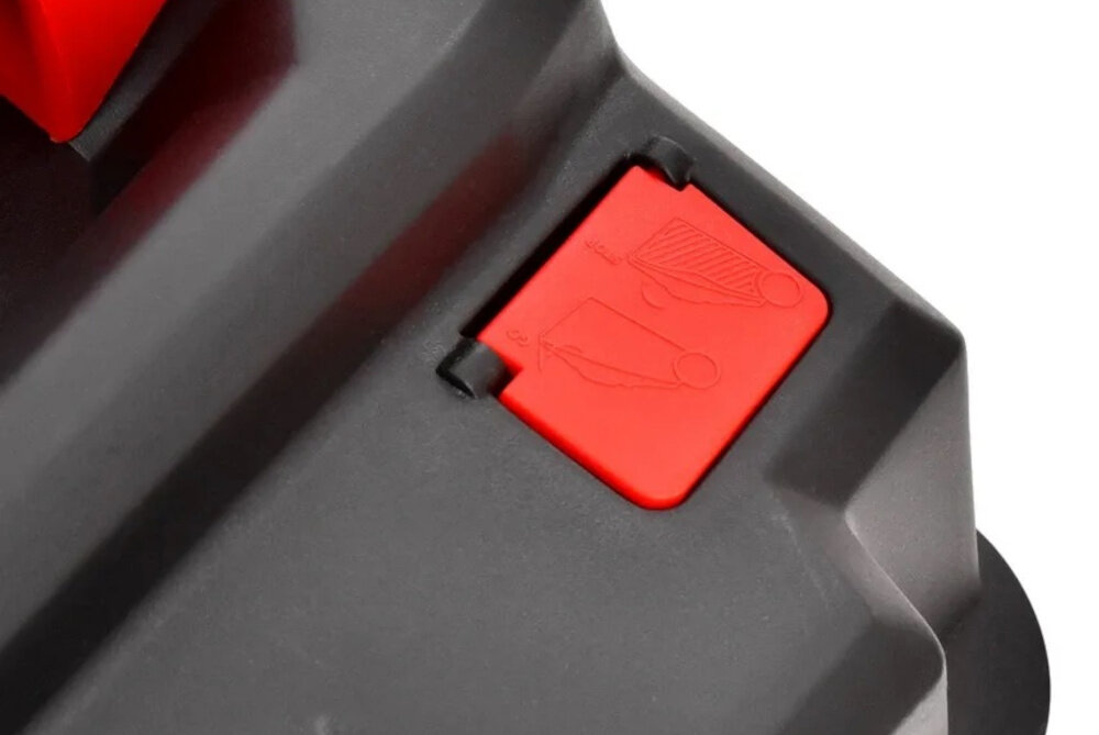 Kosiarka spalinowa HECHT 546 zbliżenie na wskaźnik naładowania siatkowy kosz o pojemności 55 l aerodynamiczne prowadzenie powietrza duży otwór pokrywa z tworzywa sztucznego wskaźnik naładowania