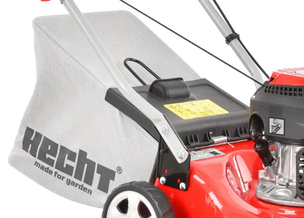 Kosiarka spalinowa HECHT 540 406mm 2kW zbliżenie na kosz siatkowy kosz o pojemności 40 l aerodynamiczne prowadzenie powietrza duży otwór