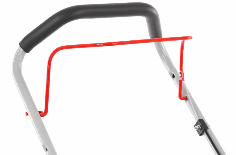 Kosiarka spalinowa HECHT 540 406mm 2kW zbliżenie na uchwyt komfortowy uchwyt miękkie wykończenie chroni dłonie przed odciskami i otarciami uchwyt można złożyć