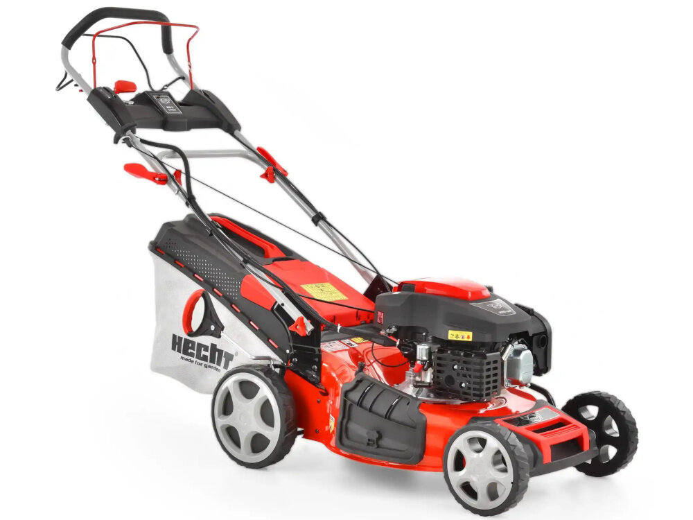 Kosiarka spalinowa HECHT 551SXE kosiarka na białym tle widoczna od przodu pod skosem solidna kosiarka spalinowa mocny czterosuwowy silnik niezależność i duża siła cięcia do trawników o powierzchni 1200 m2 lekka konstrukcja ergonomiczna rączka trwałe materiały