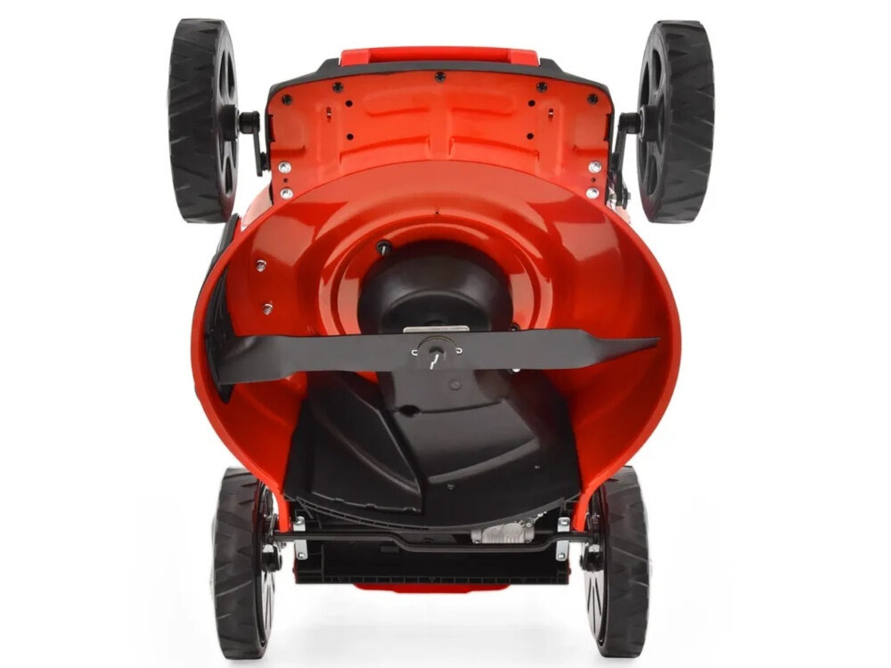 Kosiarka spalinowa HECHT 551SXE zbliżenie na noże widok od dołu noże z wysokiej jakości stali wyprofilowane noże kształtowane krawędzie tnące szerokość koszenia do 51 cm