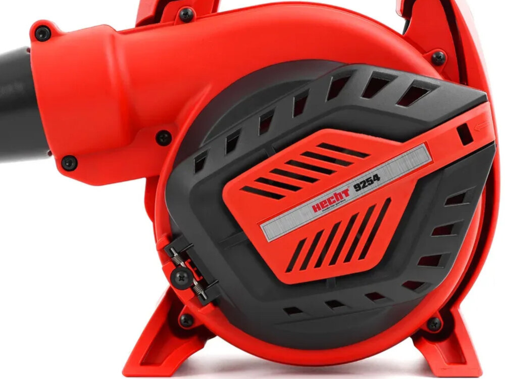 Odkurzacz do liści spalinowy HECHT 9254 zbliżenie na silnik dwusuwowy silnik spalinowy o pojemności 25,4 cm³ i mocy 1 KM prędkość do 7500 obr./min wydajność do 6 m³/min prędkość powietrza do 245 km/h skuteczne czyszczenie dużych powierzchni spalinowe zasilanie niezależność od źródeł prądu