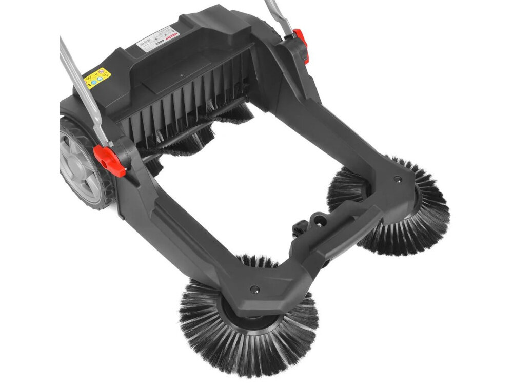 Zamiatarka ręczna HECHT 8065 kosiarka bez osłony na białym tle widoczne szczotki szerokość robocza do 650 mm pozwala jednorazowo oczyścić duży pas powierzchni skraca czas sprzątania ogranicza liczbę przejazdów ułatwia szybkie uporządkowanie