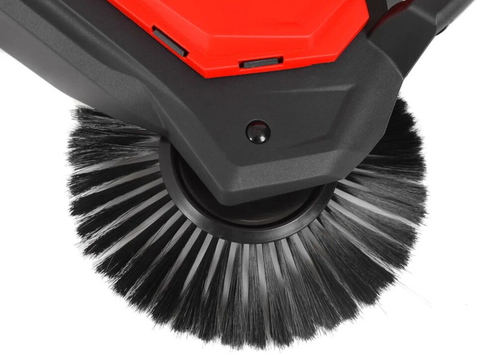 Zamiatarka ręczna HECHT 8065 zbliżenie na jedną ze szczotek dwie boczne szczotki dokładne zbieranie zabrudzeń zamiatają zanieczyszczenia do środka toru pracy