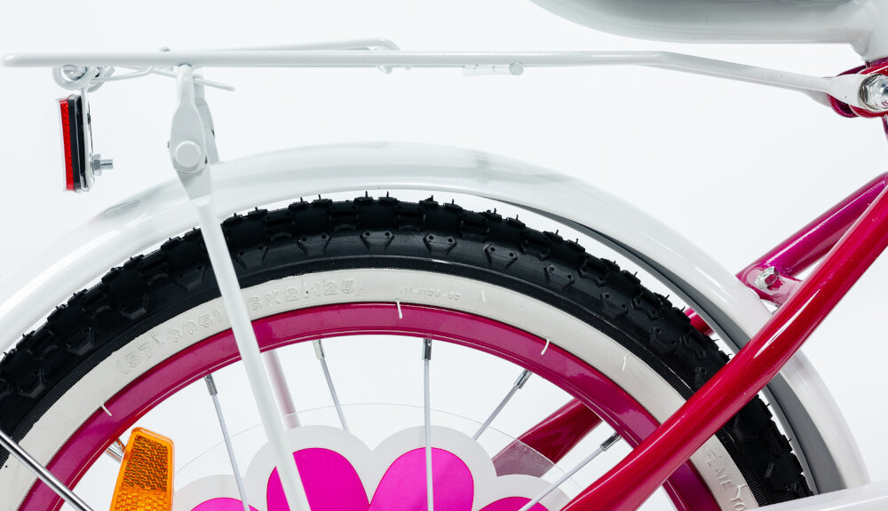 Rower dziecięcy GERMINA BMX 16 cali dla dziewczynki Ciemnoróżowy zbliżenie na bagażnik bagażnik można wygodnie przewozić potrzebne drobiazgi stabilna konstrukcja młody rowerzysta może swobodnie korzystać z roweru