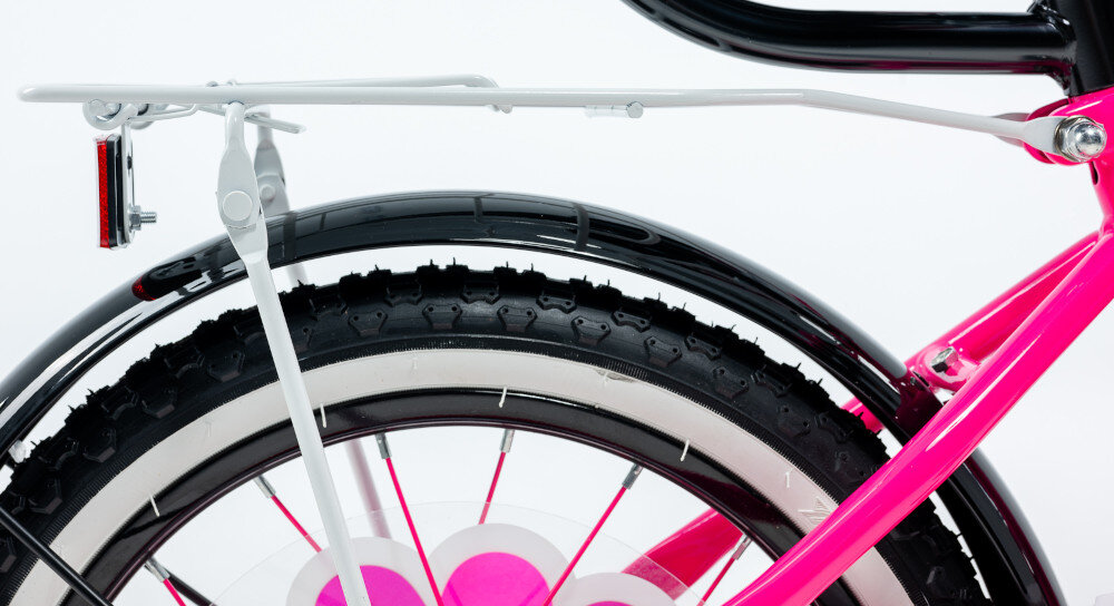 Rower dziecięcy GERMINA BMX 16 cali dla dziewczynki Czarno-różowy zbliżenie na bagażnik bagażnik można wygodnie przewozić potrzebne drobiazgi stabilna konstrukcja młody rowerzysta może swobodnie korzystać z roweru