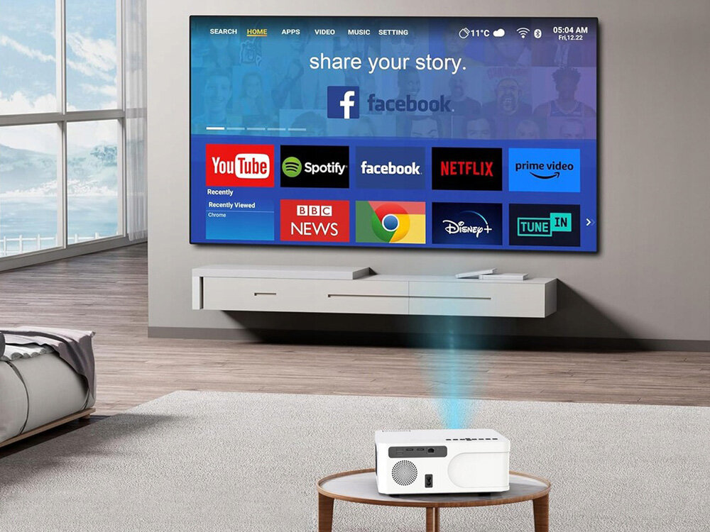 Projektor Zenwire E601H Full HD 4K jasność 600 ANSI kontrast 12000:1, projektor stojący na stoliku wyświetlający obraz na ekranie projekcyjnym