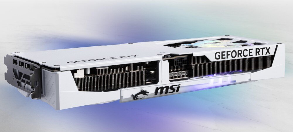 Karta graficzna MSI GeForce RTX 5070 Ti Gaming Trio OC 16GB Widok z boku na czarną kartę z widocznymi żeberkami, napisem 'msi' z podświetleniem i oznaczeniem 'GEFORCE RTX', wygląd, obudowa, światło LED