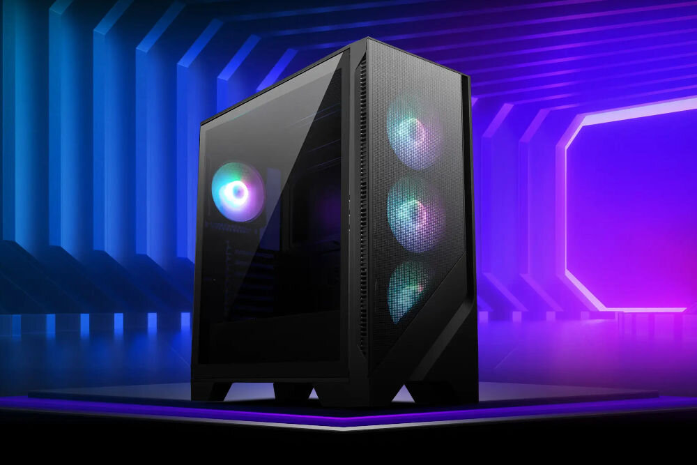 Komputer MAD DOG MASTERPIECE-I02DR32 Ultra 5-225F 32GB RAM 1TB SSD GeForce RTX5070 DLSS 4 Wi-Fi obudowa czarna na tle fioletowego oświetlenia komponenty od renomowanych producentów testy wydajności stabilności bezpieczeństwa jakości