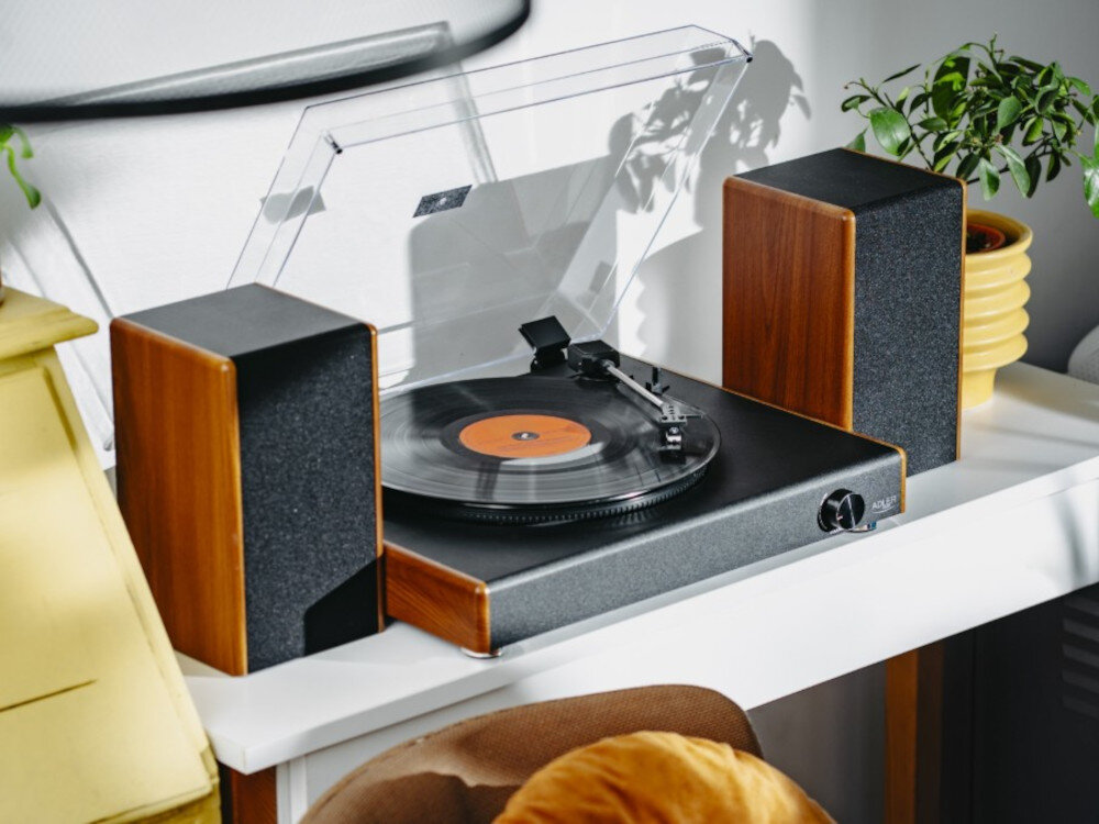 Gramofon ADLER AD 1915 trzy prędkości 33 45 75 RPM obsługa płyt winylowych, gramofon stojący na stoliku