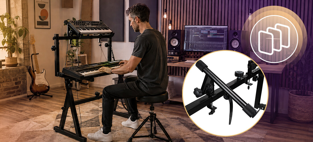 Statyw klawiszowy MUSICMATE MM-AK100 VIVACE regulacja kąta pochylenia i rozstawu uchwytów, osoba grająca na keyboardzie umiejscowionym na statywie