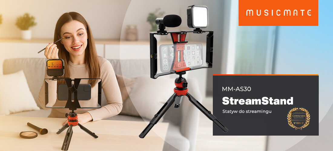 MM-AS30 StreamStand statyw do streamingu z mikrofonem i lampą LED do tworzenia treści, statyw stojący na stoliku, kobieta malująca sobie twarz