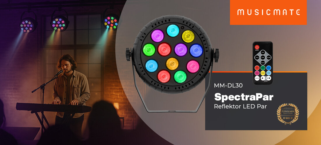 Reflektor MUSICMATE LED Par MM-DL30 SpectraPar oświetlenie sceniczne RGB LED mobilny reflektor, osoba grająca na keyboardzie na scenie