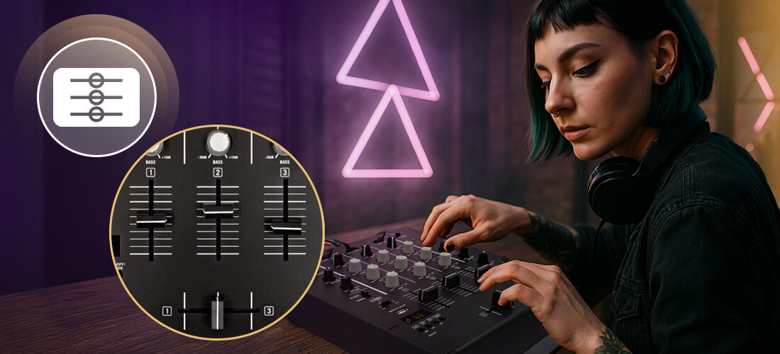 Mikser audio MUSICMATE MM-DJ200 MixMaster – korektor EQ, GAIN i crossfader, osoba z przewieszonymi słuchawkami nausznymi na szyi, miksoer stojący na blacie