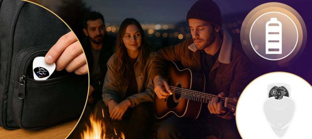 Tuner gitarowy MUSICMATE MM-AG150 Play'n'Tune kolorowe diody RGB do strojenia, osoba z gitarą oraz kostką w ręku siedząca przy ognisku