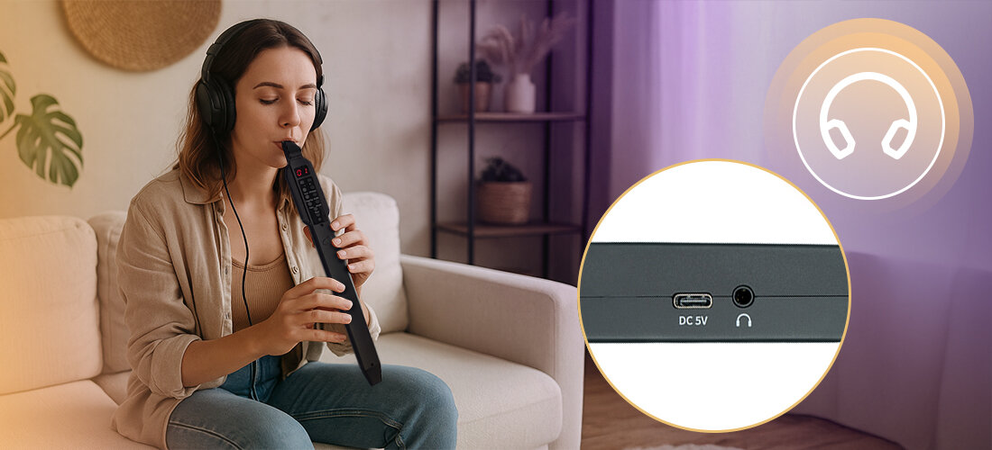 MM-D10 AeroTone elektroniczny instrument dęty z czułością nadmuchu i audio jackiem, osoba grająca na instrumencie w słuchawkach