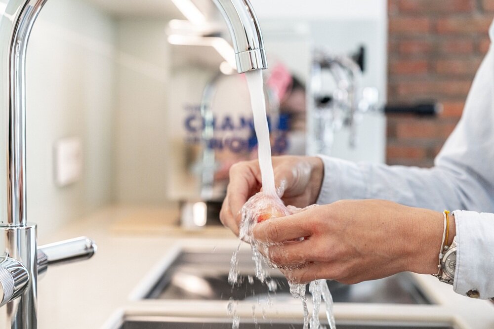 Bateria filtrująca BWT AQA Drink Pure Urban 2.0 ochrona środowiska, bez plastiku, oszczędność czasu i miejsca