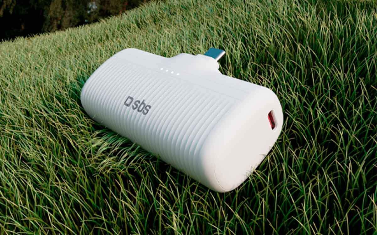 Powerbank SBS EcoPower powerbank na trawie