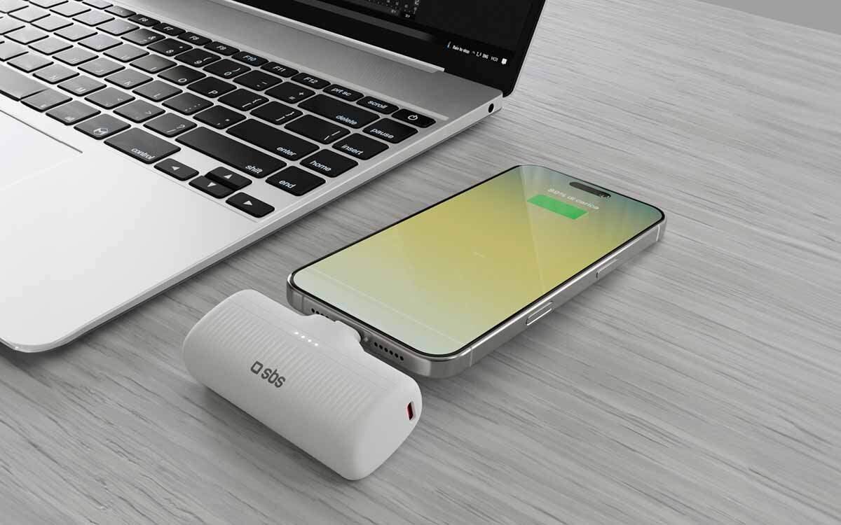Powerbank SBS EcoPower zaawansowane zabezpieczenia chroniące przed przegrzaniem, przepięciem, przeładowaniem i zwarciem Inteligentny system zarządzania energią - powerbank podłączony do telefonu