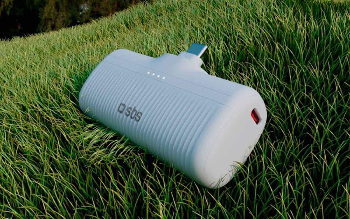 Powerbank SBS EcoPower powerbank na trawie