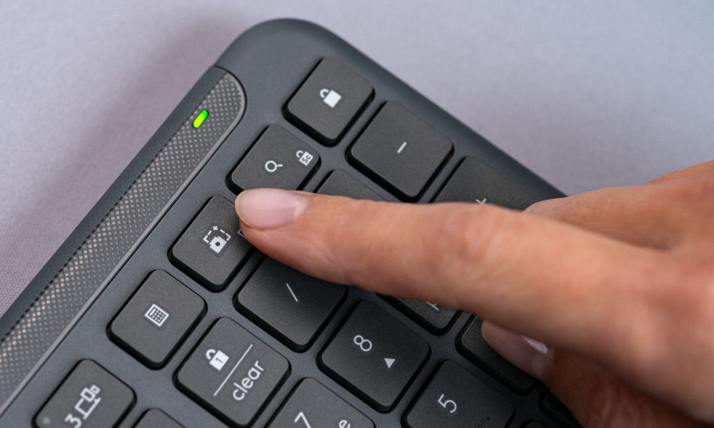 Klawiatura LOGITECH K950 Grafitowy aplikacja skróty klawiszowe