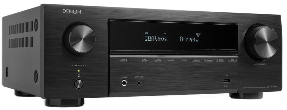 Czarny amplituner DENON z wyświetlaczem pokazującym \'00Atmos B-ray\' oraz różnymi przyciskami i pokrętłami na panelu przednim.